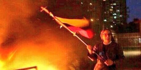 La monja de la libertad, Sor democracia!