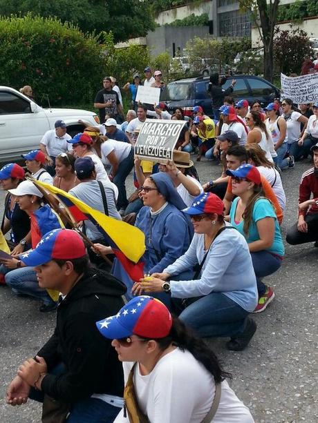 La monja de la libertad, Sor democracia!