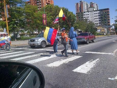 La monja de la libertad, Sor democracia!