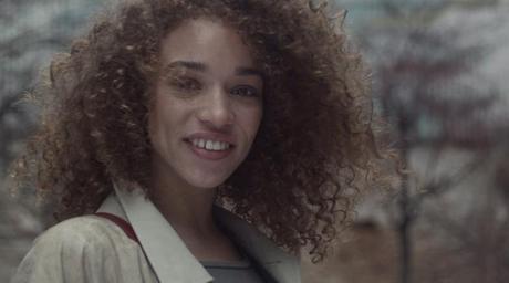 Campañas como esta que os presento de Font Vella me encantan y para mí es un placer apoyarla. Centrada en las mujeres como “fuente de belleza”, Font Vella en su nueva campaña, se centra en la belleza interior de la mujer, que nace de su fuerza y poder.  Una campaña creada por mujeres, para mujeres, totalmente femenina en la que se ha buscado la similitud entre el agua (fuente de vida que nace del interior de la Tierra) y la mujer (creador de belleza y vida y consumidora de esa agua). Tod@s tenemos cerca mujeres de esas tremendamente bellas, que nos marcan en momentos importantes y nos enseñan a vivir. Yo tengo afortunadamente muchas. Ellas son mis pilares.  Aunque sin duda este post se lo dedico a Silvia; aun no es una mujer, es una niña, mi sobrina, pero es ejemplo de belleza interior, una de las más bellas que conozco. Silvia sin duda #EresFuenteDeBelleza.  Si tú también tienes una mujer así en tu vida, cuéntaselo a Font Vella y a mí con los hashtag #LaFuenteDeMiVida o #EresFuenteDeBelleza. 