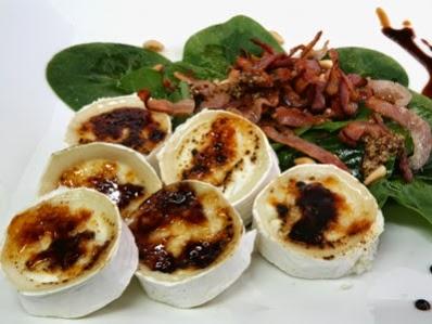 ZANVIC Y ENSALADA DE QUESO DE CABRA GRATINADO.