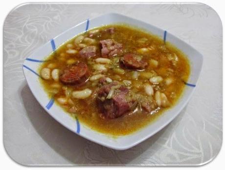 JUDIAS CON LACON, CHORIZO Y REPOLLO