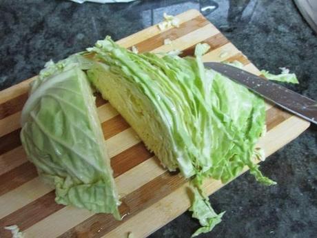 JUDIAS CON LACON, CHORIZO Y REPOLLO