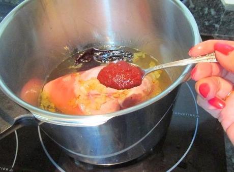 JUDIAS CON LACON, CHORIZO Y REPOLLO