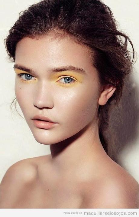 tendencias maquillaje ojos amarillos