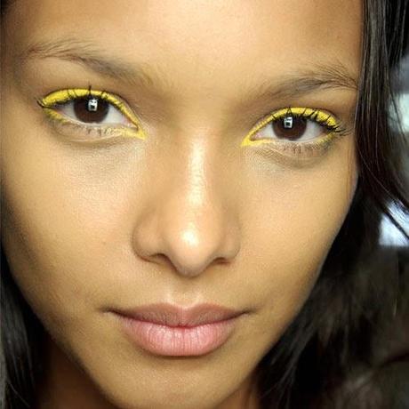 tendencias maquillaje ojos amarillos