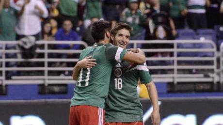 Alan Pulido, Isaac Brizuela