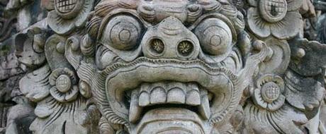 Demonio en un templo de Bali, Indonesia