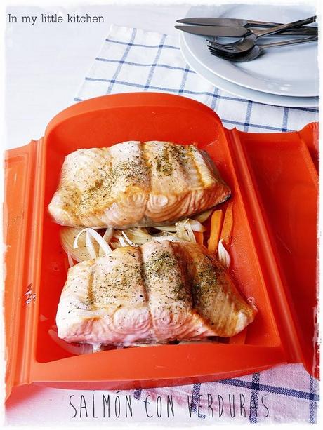 Salmón con verduras en estuche Lekue