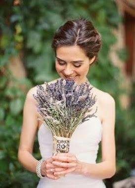 Cómo elegir el ramo de novia ideal para tu boda? (ideas de formas, colores y tamaños del bouquet) Cómo elegir el ramo de novia ideal para tu boda? (ideas de formas, colores y tamaños del bouquet)