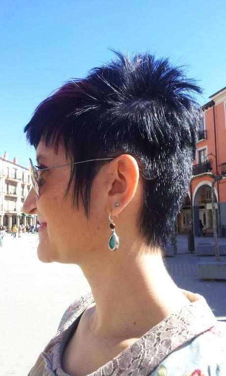 Vestido Diksi con nuevo corte de pelo