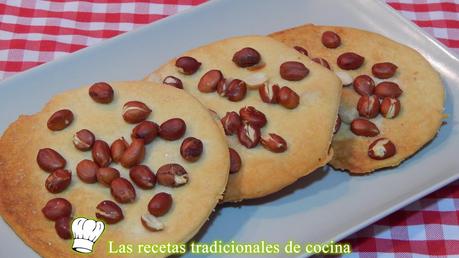 Tortas saladas con cacahuetes