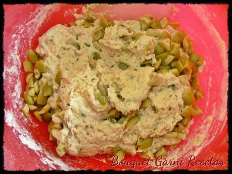 Pan rústico de aceitunas