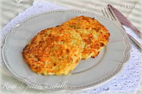 Rosti de patata y cebolla. Receta tradicional suiza. Fácil, rápido y casero. Para acompañar carnes y pescados.