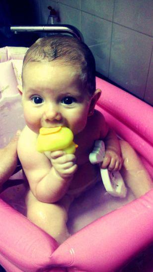 El mejor accesorio para el cuidado de mi hija Bañera_cocina