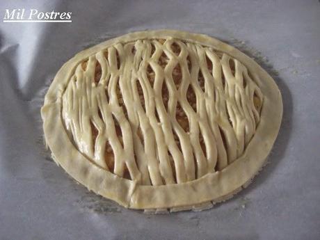 Tarta de hojaldre nido de abeja con crema pastelera y cabello de ángel