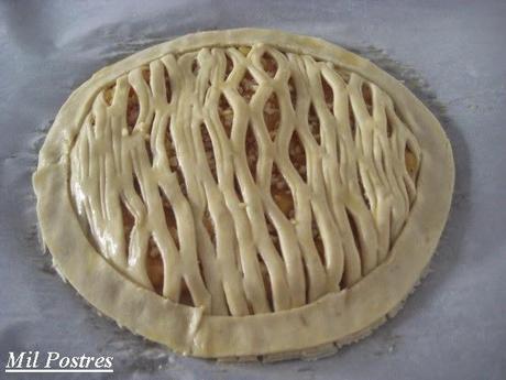 Tarta de hojaldre nido de abeja con crema pastelera y cabello de ángel