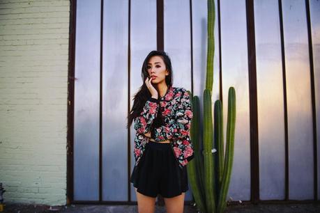 LET'S FACE SPRING WITH A BOMBER JACKET
