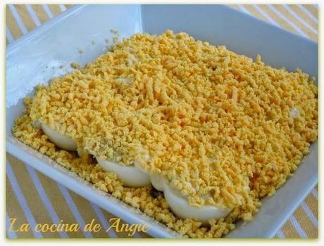 HUEVOS RELLENOS DE GAMBAS