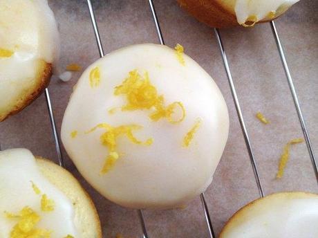 receta Mini muffins de limón postres recetas delikatissen postres para mesa de dulces postres para eventos postres con limón postres americanos muffins frutas magdalenas de limón semillas de amapola bizcocho con limón 