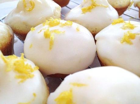 receta Mini muffins de limón postres recetas delikatissen postres para mesa de dulces postres para eventos postres con limón postres americanos muffins frutas magdalenas de limón semillas de amapola bizcocho con limón 