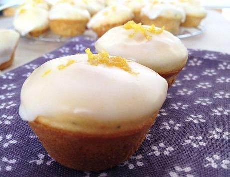 receta Mini muffins de limón postres recetas delikatissen postres para mesa de dulces postres para eventos postres con limón postres americanos muffins frutas magdalenas de limón semillas de amapola bizcocho con limón 