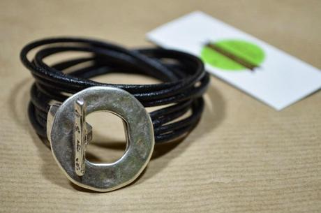 Nuevo en nuestra shop: Pulsera de cuero y zamak Emilie