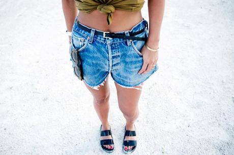 levis_shorts-beach_outfit-summer-street_style-outfit-21