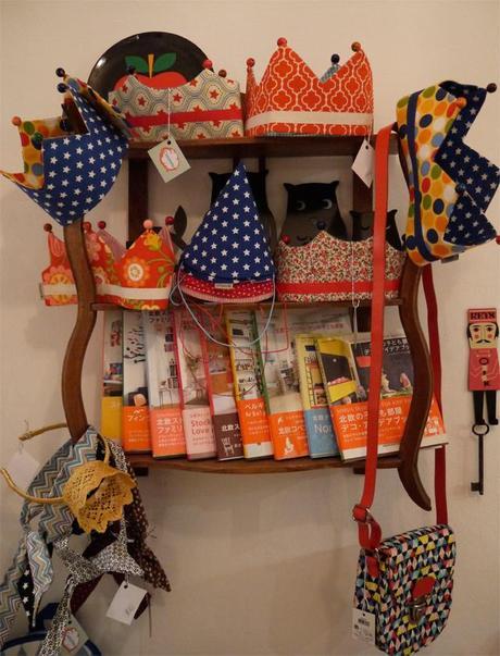 KM Family, diseño nórdico en ropa para niños, complementos y decoración de hogar km-family-libros-decoracion-hogar