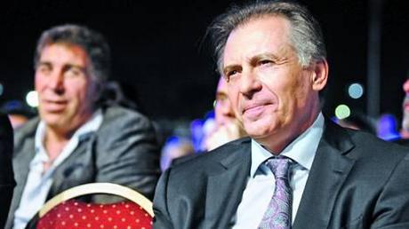 LÓPEZ MANTENIENDO AL FPV