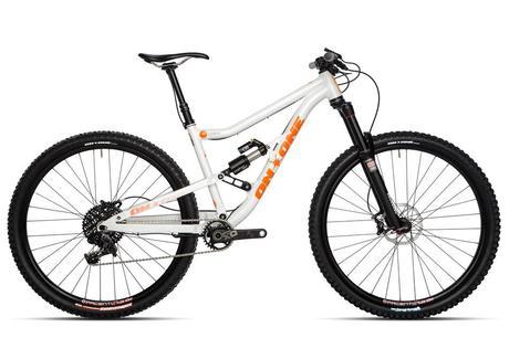 Disponible en cuadro sólo o en bicicleta completa. 