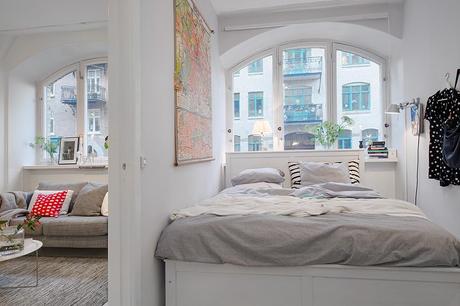 Un piso donde los complementos dan vida y color