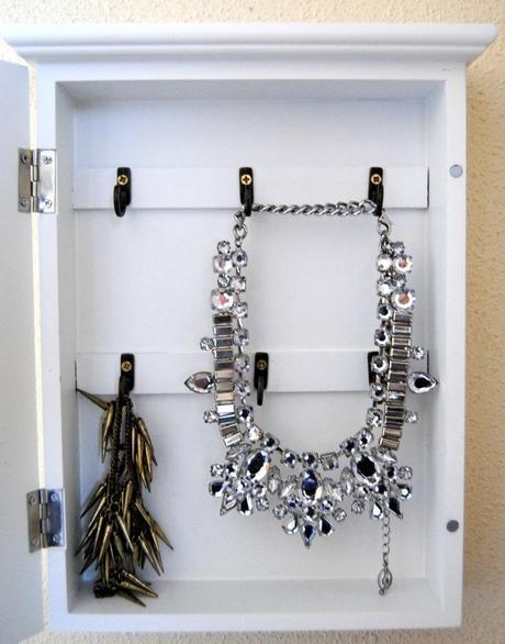 DIY: Jewelry organizer