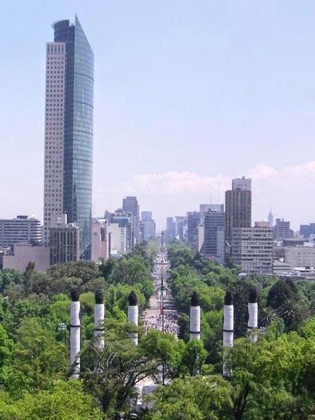 “LA TORRE MAYOR” De la ciudad de México: El Edificio más fuerte del Planeta !! Vídeo.