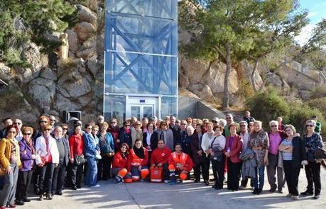 La puesta en marcha del ascensor del Castillo de San Juan de la Águilas posibilita el acceso a personas con movilidad reducida
