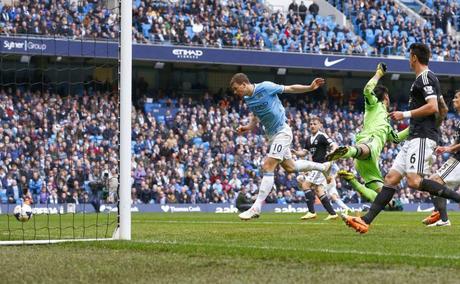 Silva dirige la goleada del City