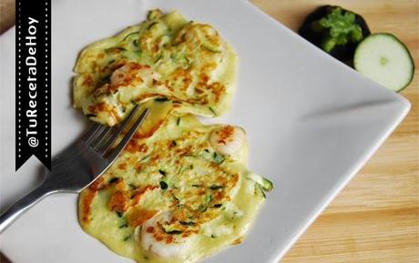 tortitas de calabacin con gambas suaves y ligeras