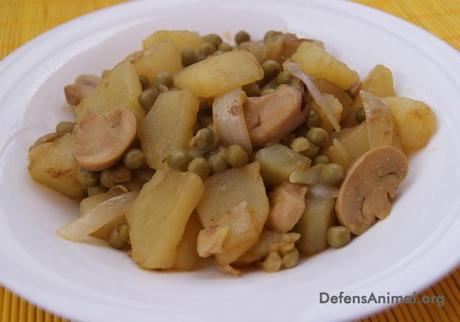 Guiso de patatas cocidas con champiñones