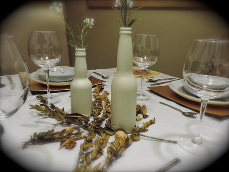 MESA DECORADA CON TOQUES DORADOS