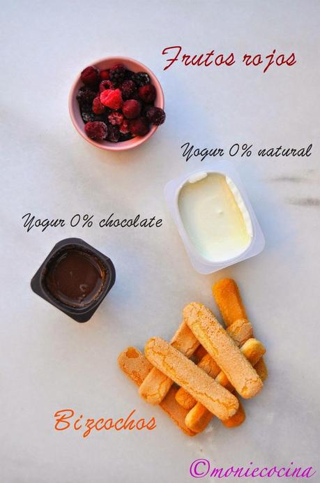 VASO DE YOGUR CON FRUTOS ROJOS