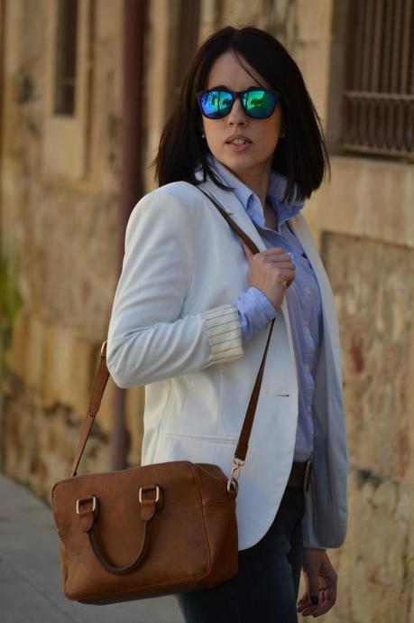 BLUE, WHITE, BROWN ... BLUE, WHITE, BROWN ...