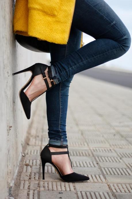 Yellow coat & houndstooth