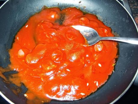 ESPAGUETIS CON SALCHICHAS