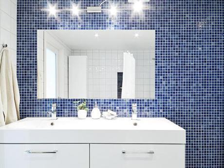 Un dúplex con escalera al tejado suelo de roble americano estilo nórdico diseño interiores aticos duplex decoración nórdica aticos duplex decoración interiores nórdica escandinava decoración diseño interiores espacios pequeños decoración blanco y negro decoración áticos dúplex blog estilo nordico escandinavo 