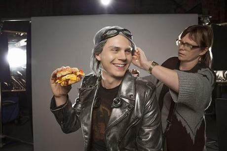 Mercurio, de 'X-Men: Días del Futuro Pasado', intenta vendernos un sándwich