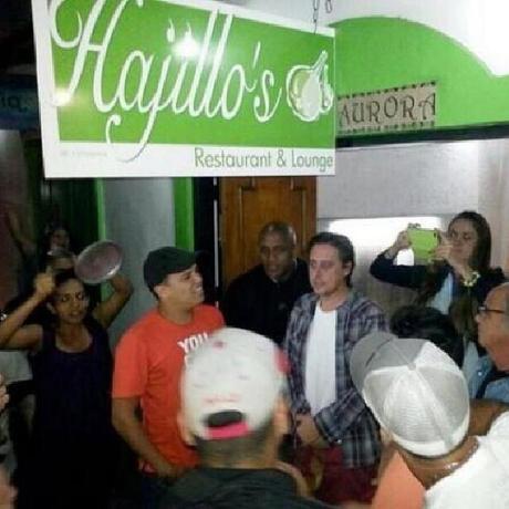 Detenido por cacerolear a Roque Valero y familia