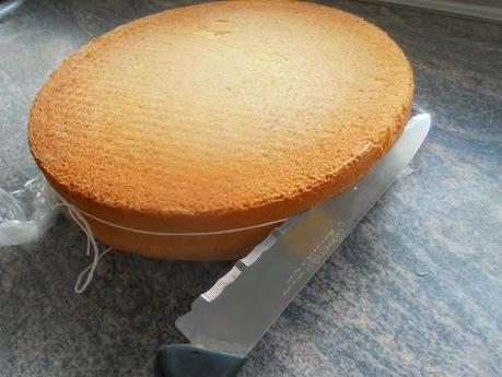 Cortar un bizcocho en capas