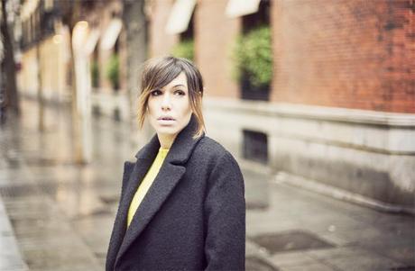 street style barbara crespo zara faux leather mini skirt yellow fashion blogger outfit blog de moda