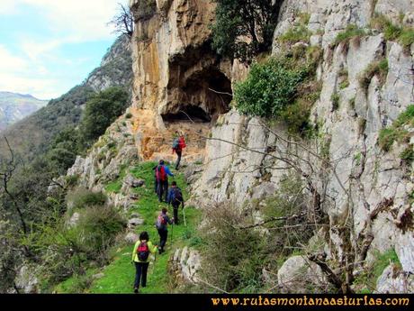 Ruta pico Gorrión - Mayor: Llegando a la cueva