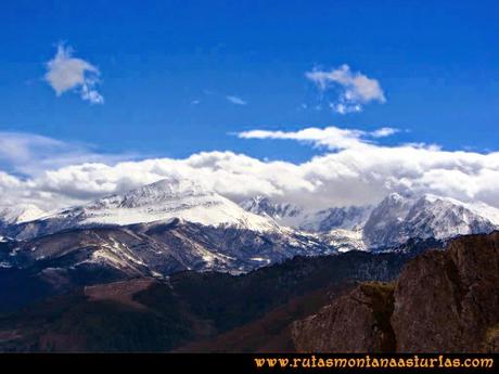 Ruta pico Gorrión - Mayor: Vista de la zona de Ubiña, con Peña Rueda en primer plano